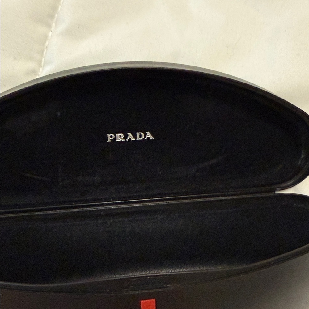 PRADA Women’s 62mm POLARIZED,Black Sunglasses with Red Temple LOGO Stripe.🔥🔥 - Picture 7 of 8